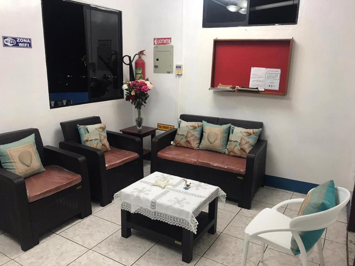 Hostal Albatros San Cristobal Exterior photo